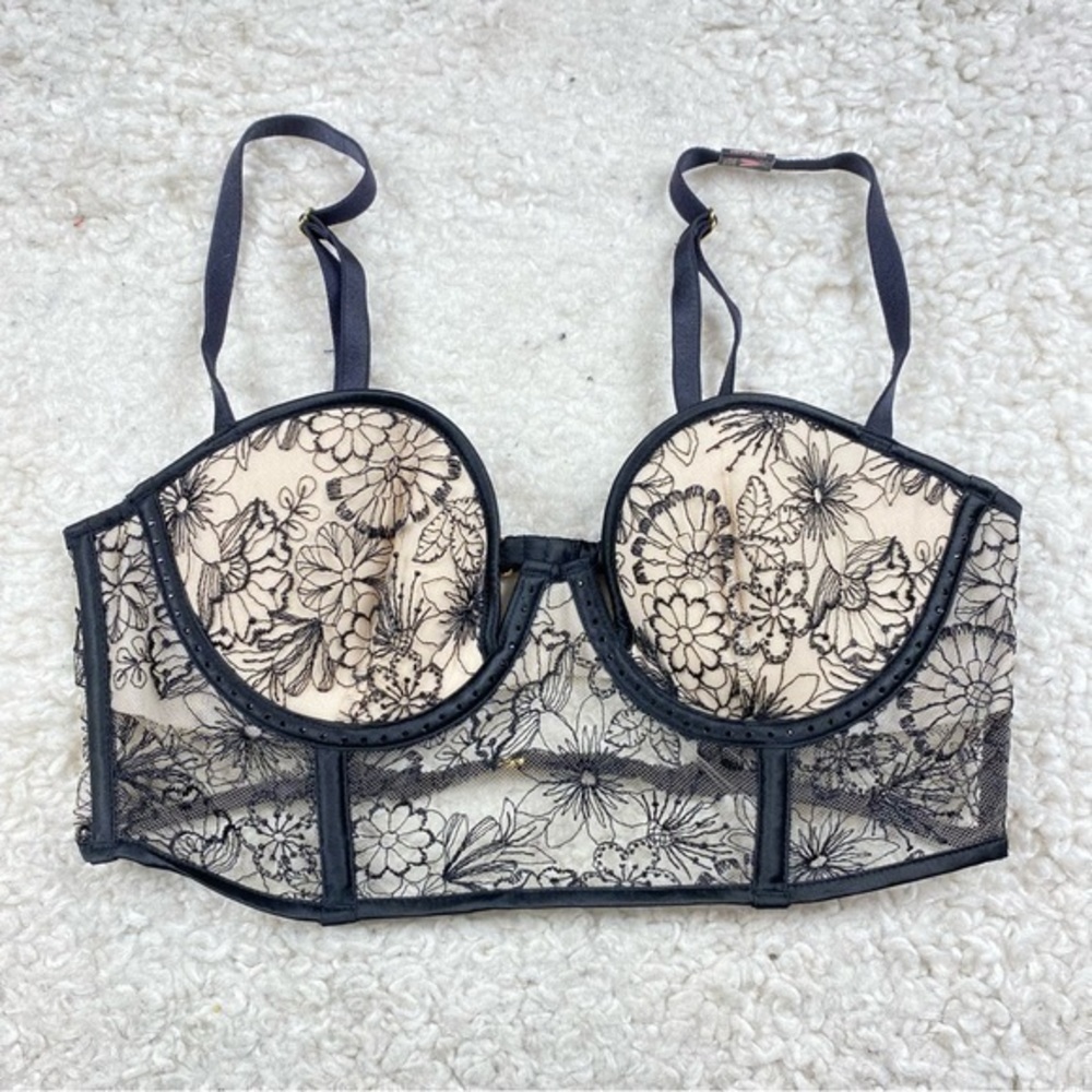Victoria Secret Womans Size 32C Bralette Black And Nude Lace Floral
